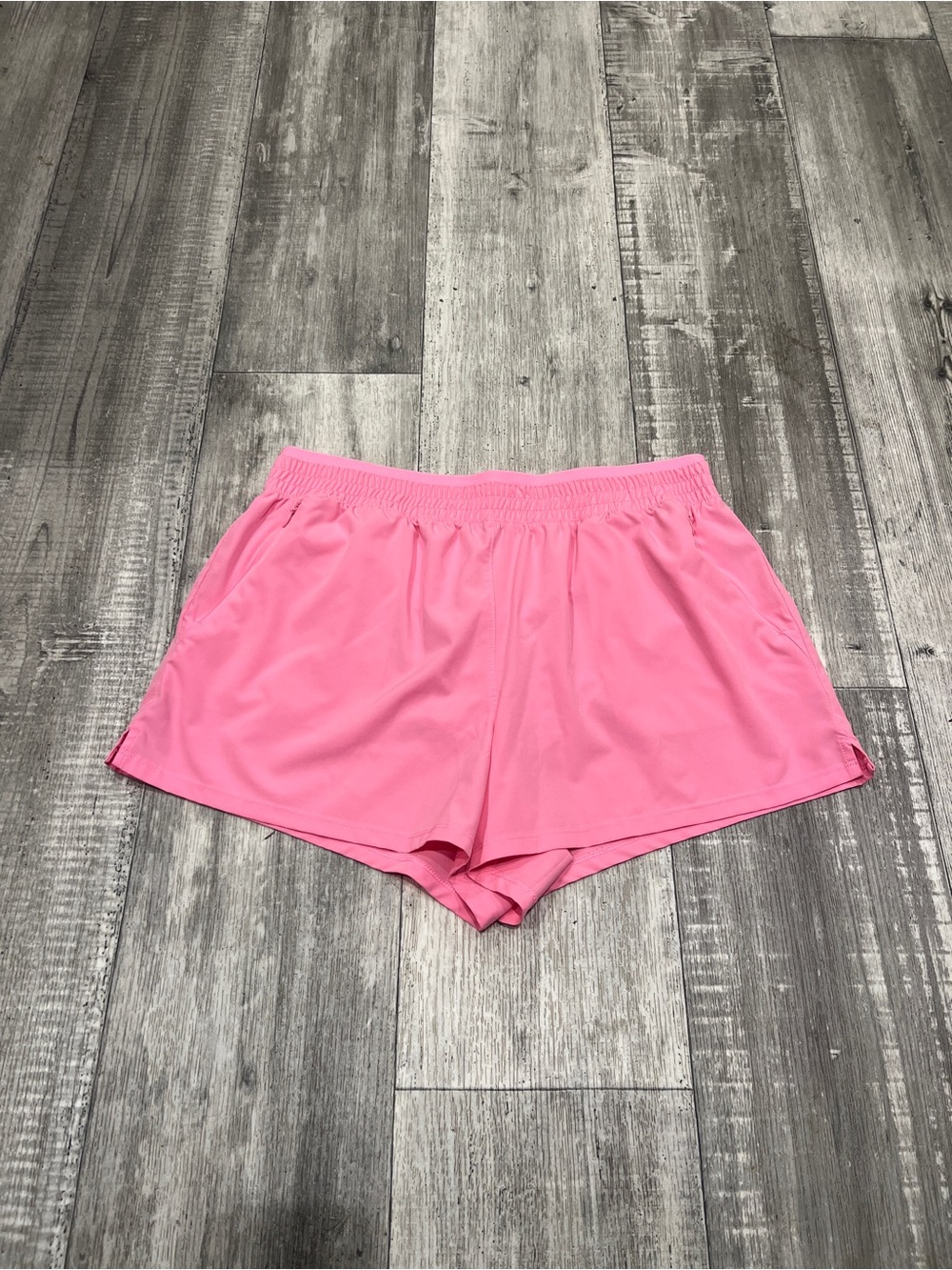 Tek Gear Pink Athletic Short Size L
3" inseam with built-in-liner